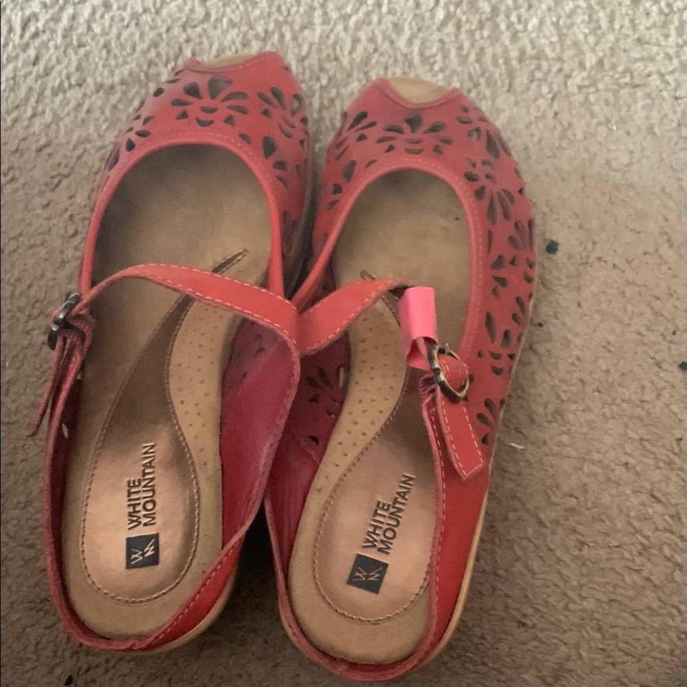 White Mountain Women's Red Cutout Flats